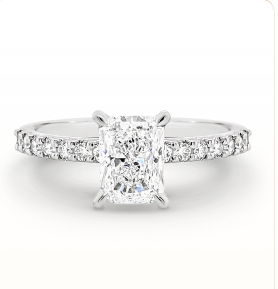 Bague de fiançailles diamant taille radiant