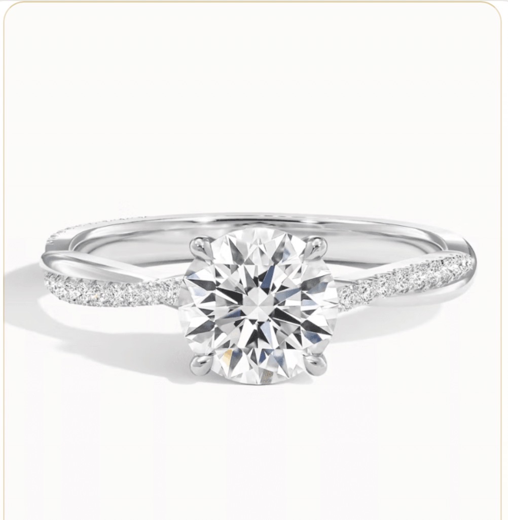 Bague de fiançailles à anneau torsadé pavé de diamants